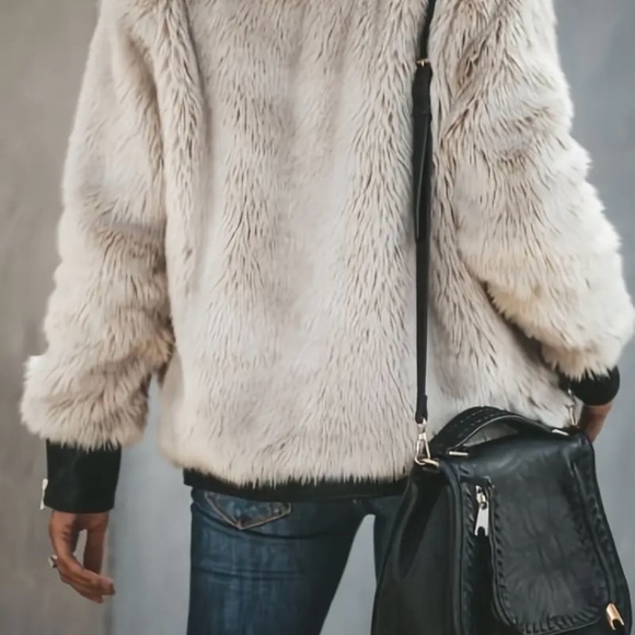 Women's Faux Fur Jacket - Beige - Picture 4 of 4